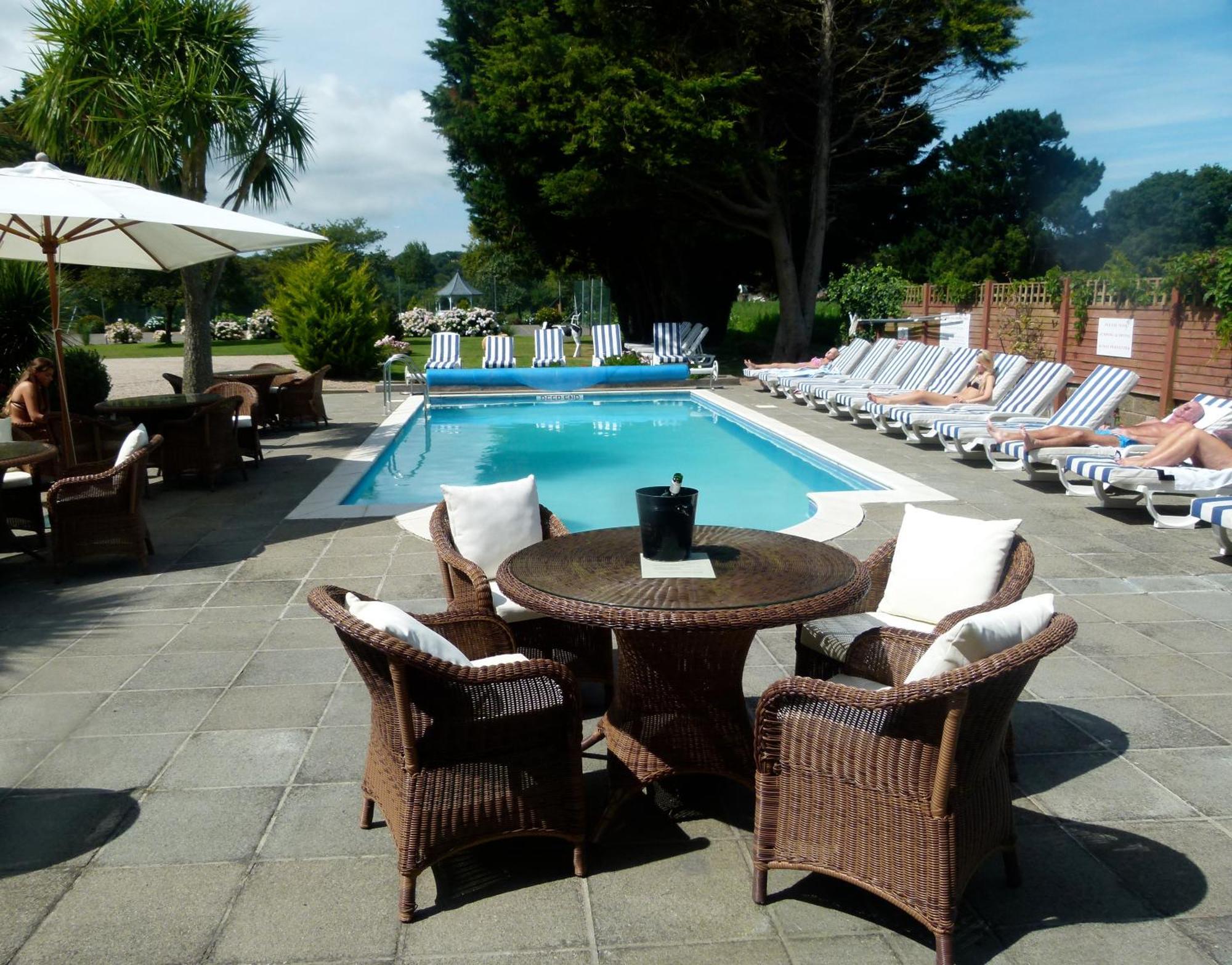 Beachcombers Hotel Grouville Εξωτερικό φωτογραφία