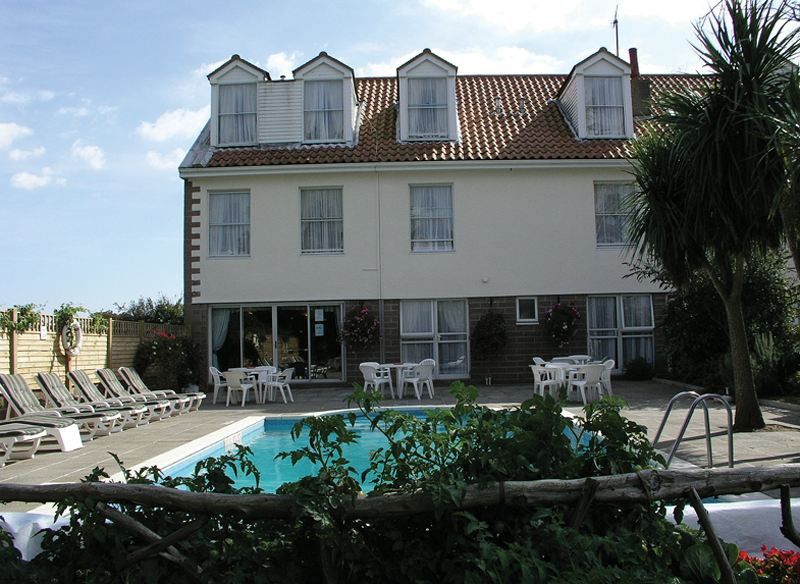 Beachcombers Hotel Grouville Εξωτερικό φωτογραφία