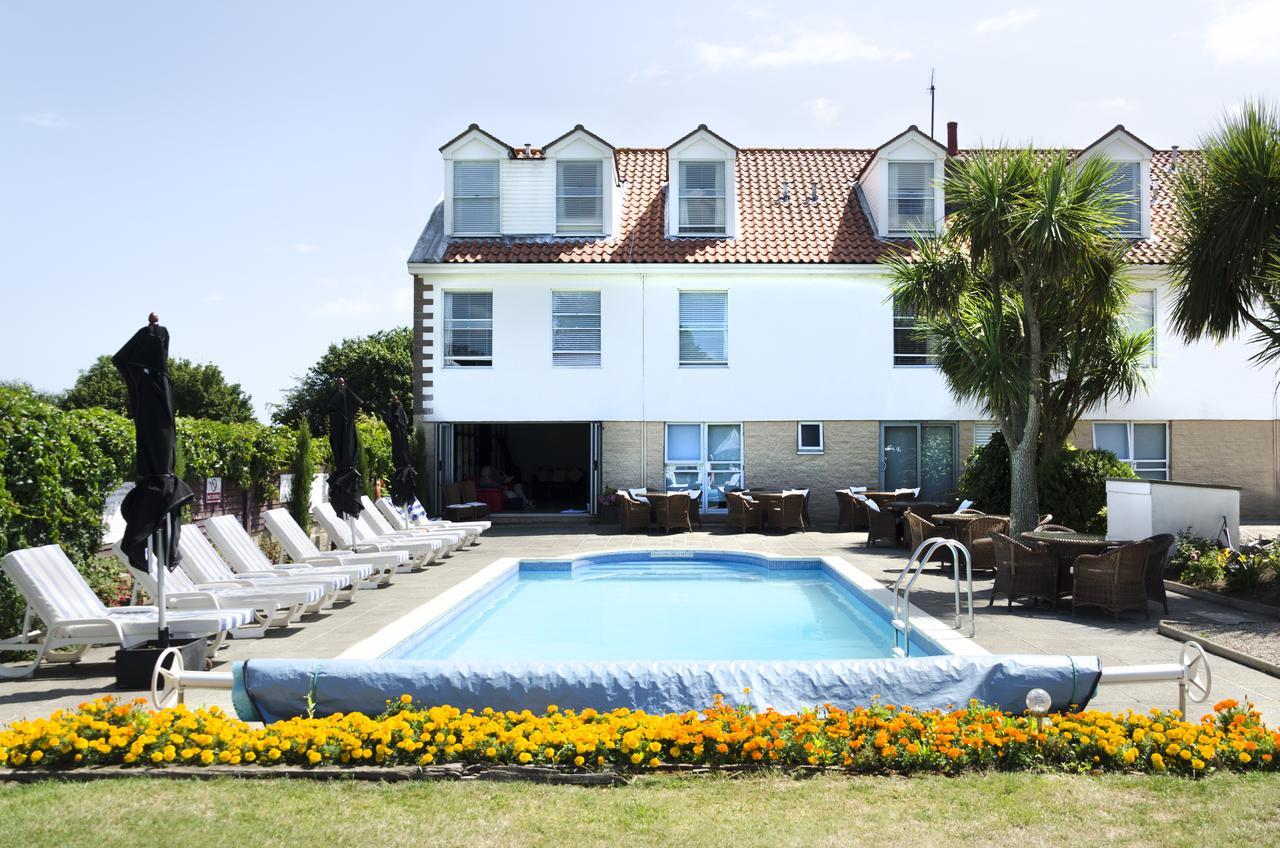 Beachcombers Hotel Grouville Εξωτερικό φωτογραφία